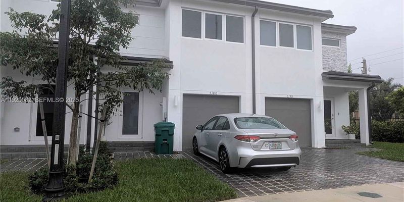 West Park Townhome: 5180 SW 37th St