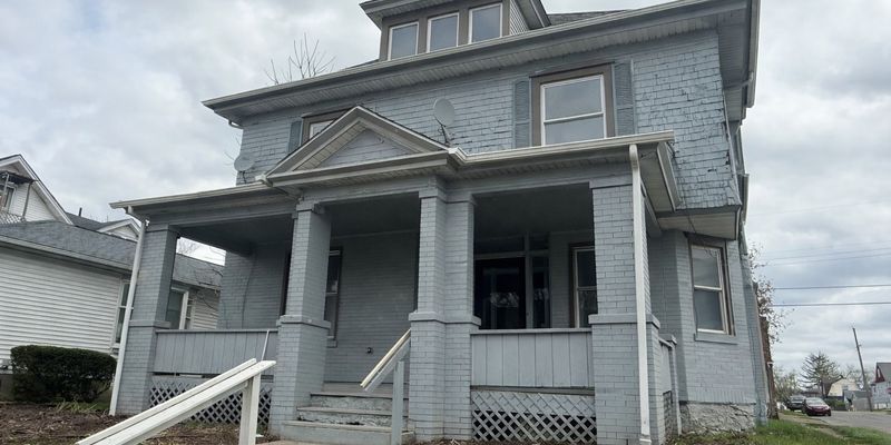 Sharon Apartment: 343 Cedar Ave