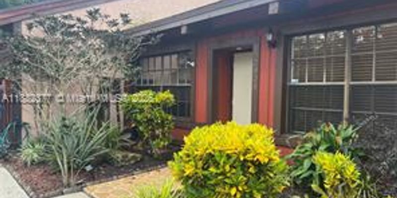 Hollywood House: 2908 N 35th Ter # 2908