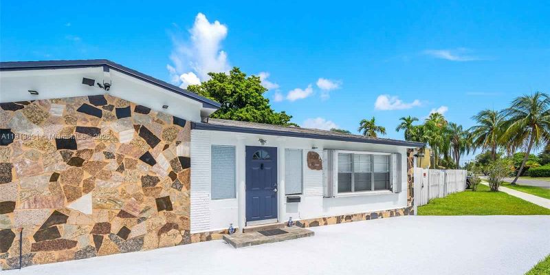Hallandale Beach House: 600 SW 10th St