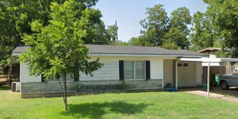 McGregor House: 117 Bowie St