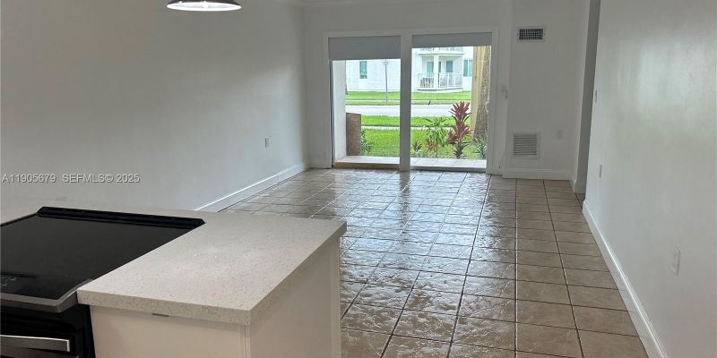 North Miami Beach Apartment: 1600 NE 114th St