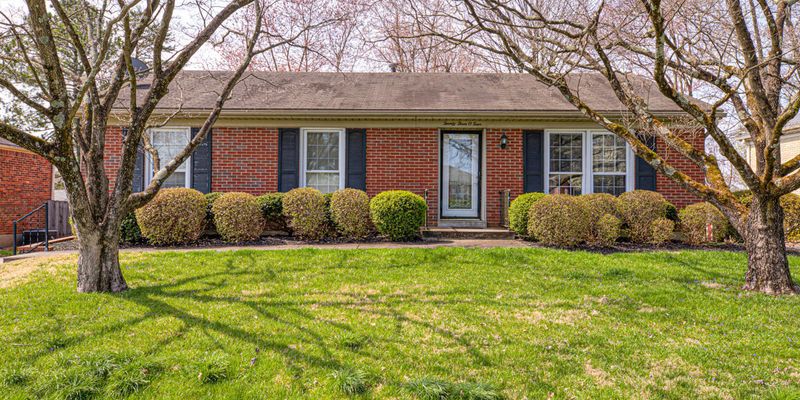 Jeffersontown House: 2304 Old Hickory Rd