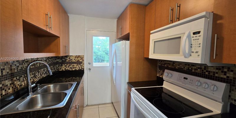 North Miami Apartment: 1475 NE 125th Terrace