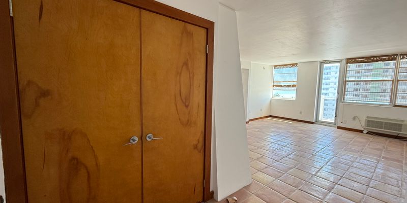 Miami Apartment: 5313 Collins Ave