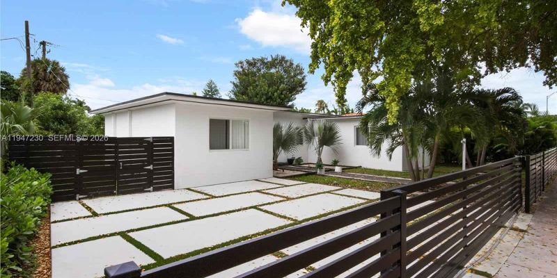Miami Beach House: 1581 Normandy Dr