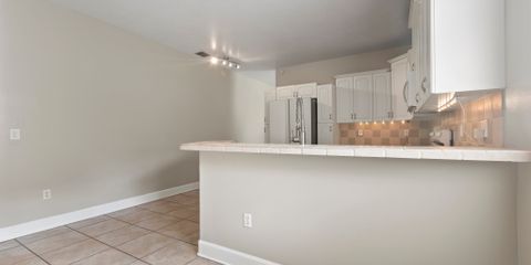 10-web-or-mls-3804-n-arlington-ave.jpg