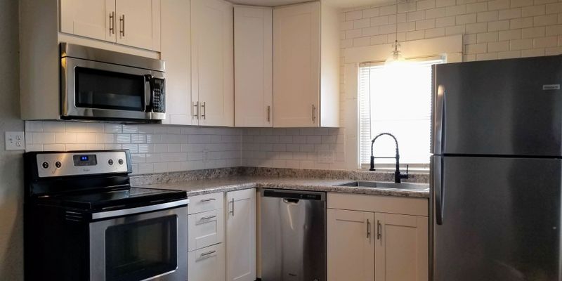 Cedar Rapids House: 1052 12th St NE