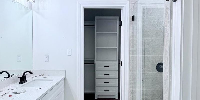 La Feria House: 2007 Peace Dr