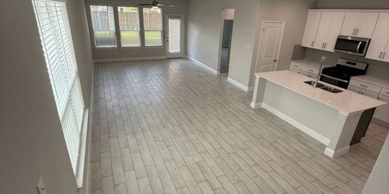 Seagoville House: 517 Lana Dr