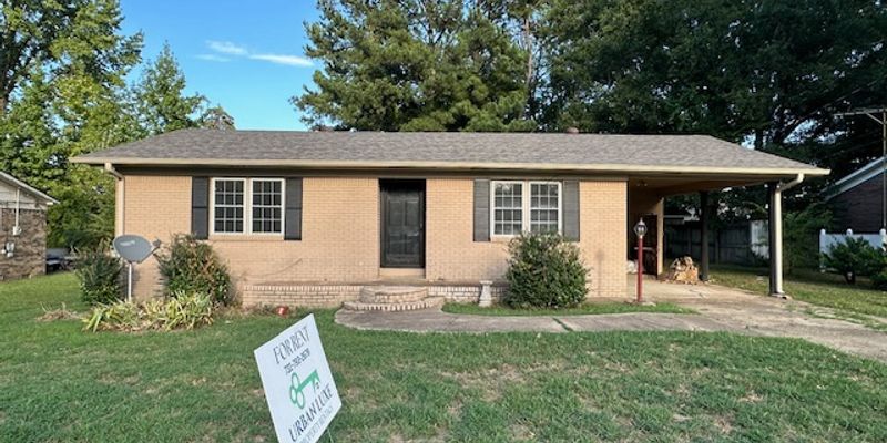 Brownsville House: 268 East End Dr