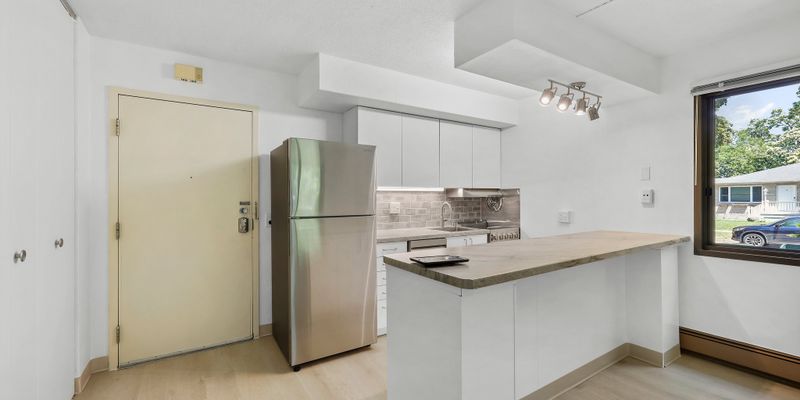 Madison Apartment: 934 High St