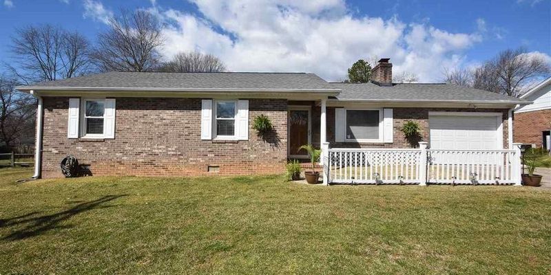 Taylors House: 17a Owens Rd