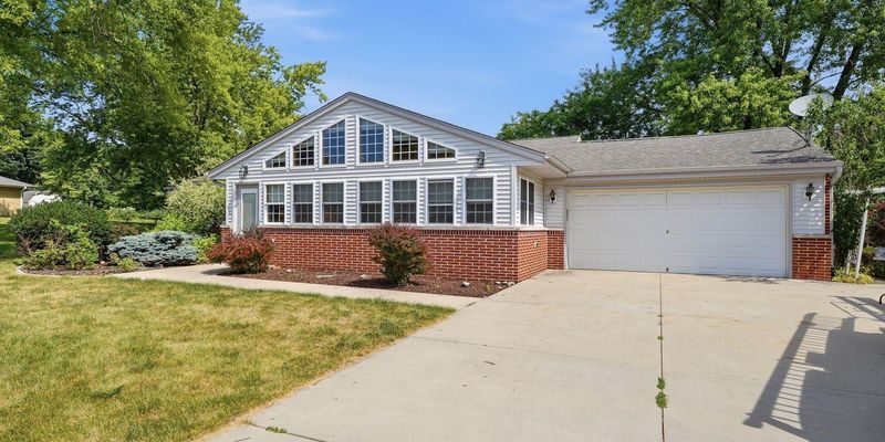Brookfield House: 16730 Willow Ridge Ln