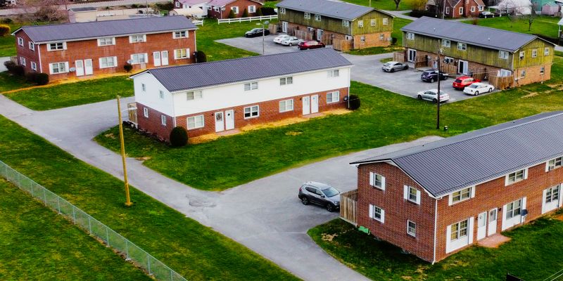 Atkins Condo: 5907 Lee Hwy