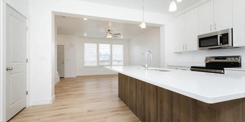 Kitchen.LR.jpeg