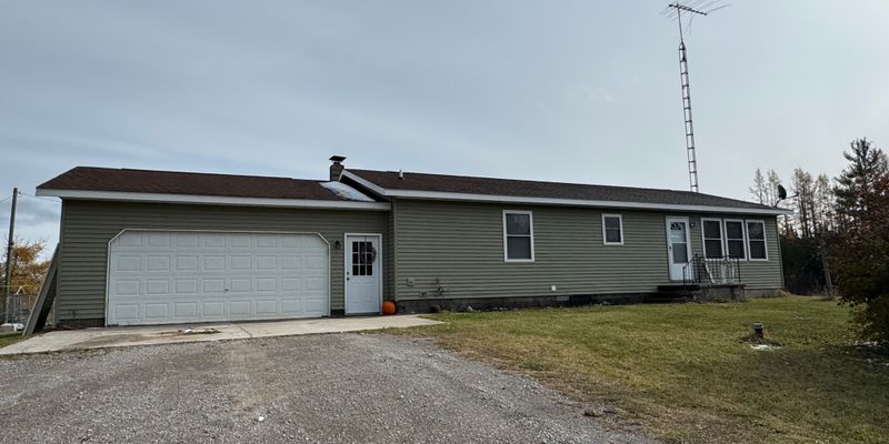 Ossineke House: 10437 Indian Reserve Rd