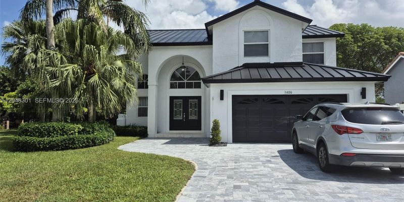 Davie House: 5820 SW 58th Ct