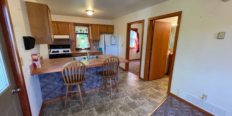 Houghton Apartment: 807 E South Ave