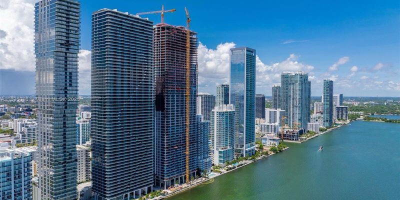 Miami House: 700 NE 24th St