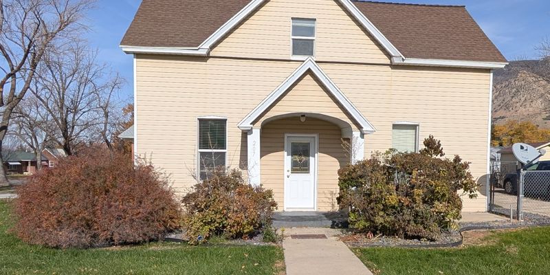 Brigham City House: 207 E 100 N