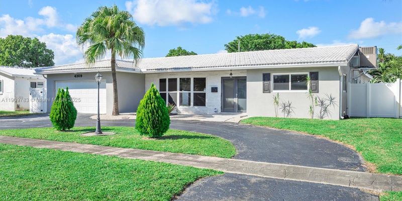 Hollywood House: 4309 Jackson St