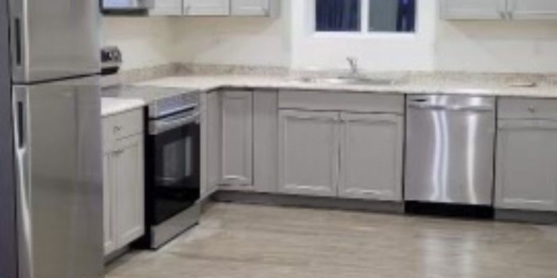 Warden Apartment: 312 S Lincoln St