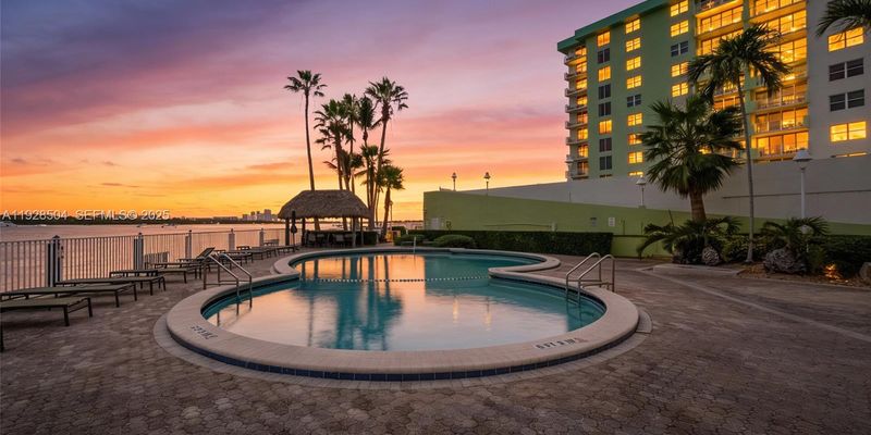 Miami Beach Condo: 10350 W Bay Harbor Dr