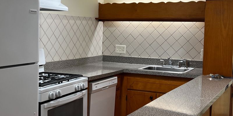 Fall River Apartment: 70 Barrows St