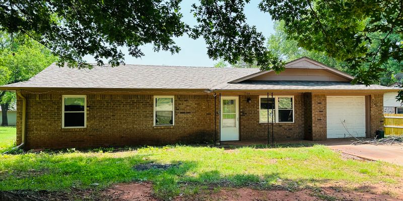 Chandler House: 719 Ash St