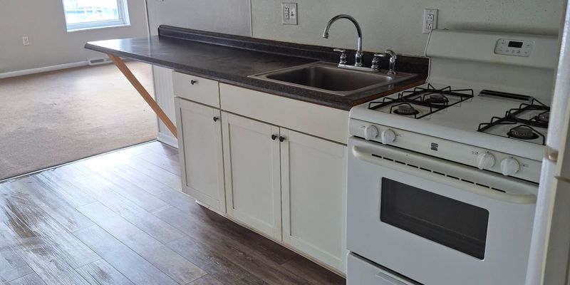 Tarentum Apartment: 701 E 2nd Ave