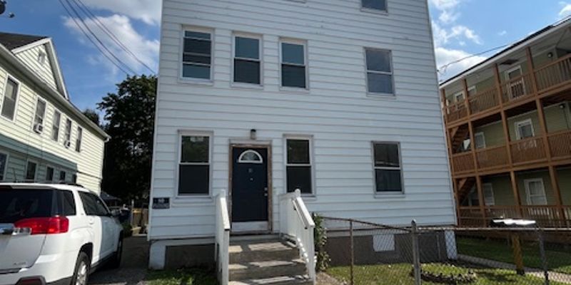 Ansonia Apartment: 11 5th St