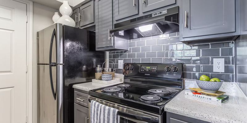 Houston Apartment: 9835 Windmill Lakes Blvd