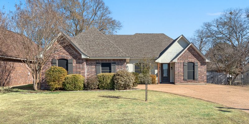 Benton House: 4402 Ellis Ct