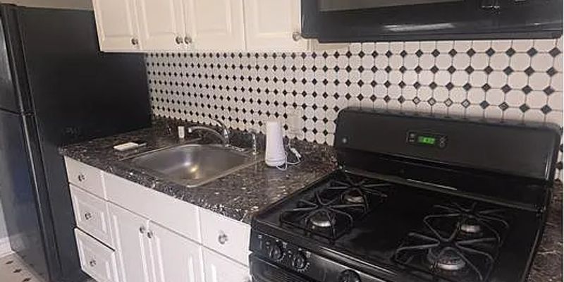 Baltimore House: 40X Random Rd