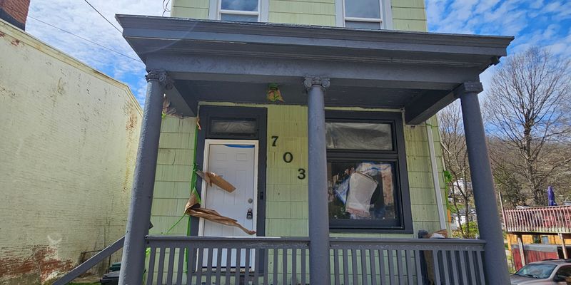 Cincinnati House: 703 Sedam St