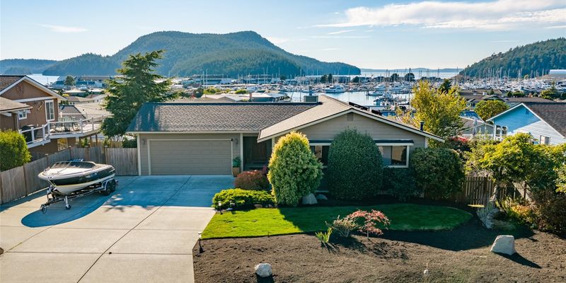 Anacortes House: 5115 Kingsway