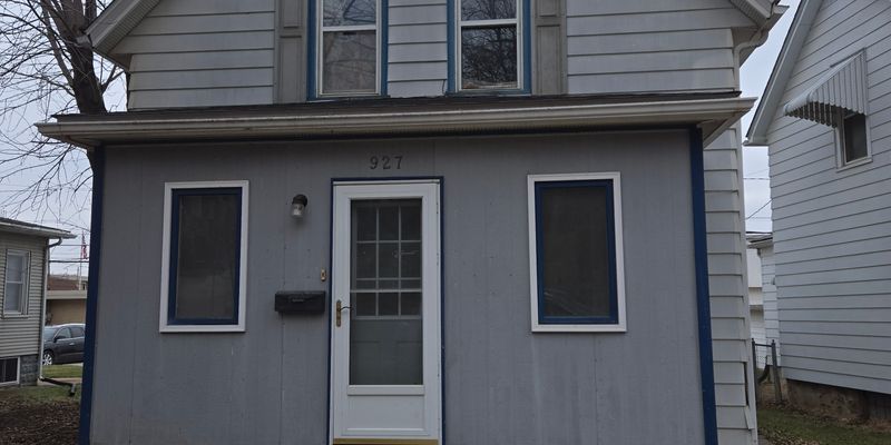 East Moline House: 927 18th Ave