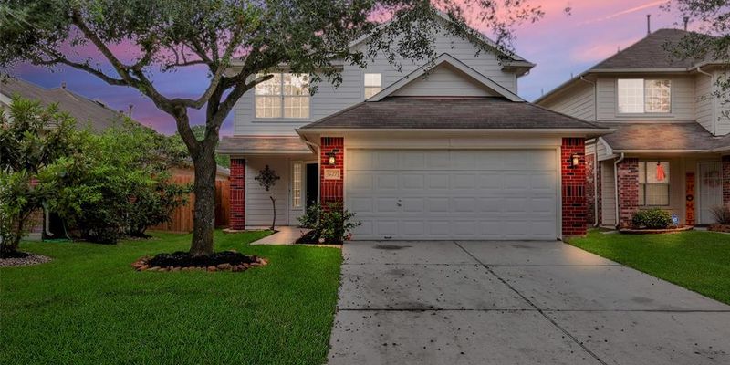 Houston House: 1427 Hade Falls Ln