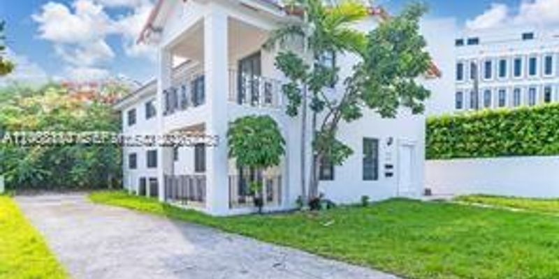 Miami Apartment: 3220 S Le Jeune Rd