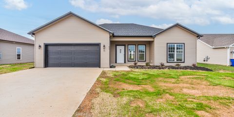 611 Victoria Way-22 (1).jpg