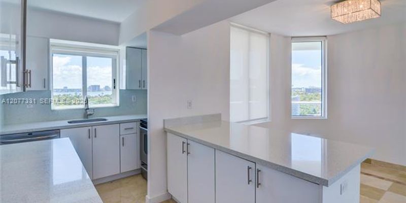 Miami Beach Condo: 5900 Collins Ave