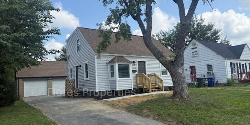 Columbus House: 1018 Urana Ave