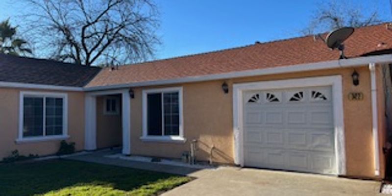 Oakdale House: 322 Hinkley Ave