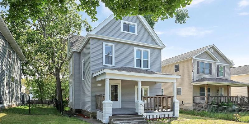 Minneapolis Apartment: 2124 Fremont Ave N
