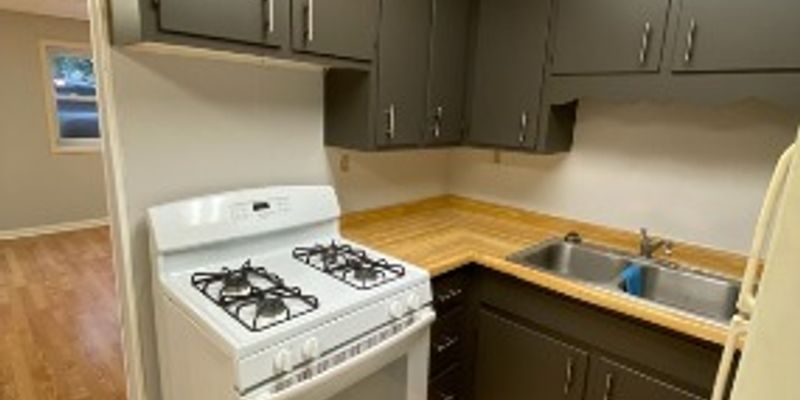 Oak Ridge House: 235 Waddell Cir