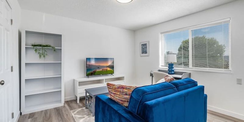 Tacoma Apartment: 612 S 18th Street