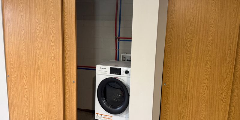 Cudahy Apartment: 3776 E Hammond Ave