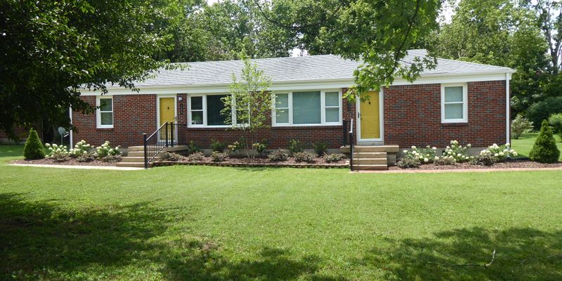 Columbia House: 211 N Bigby Dr