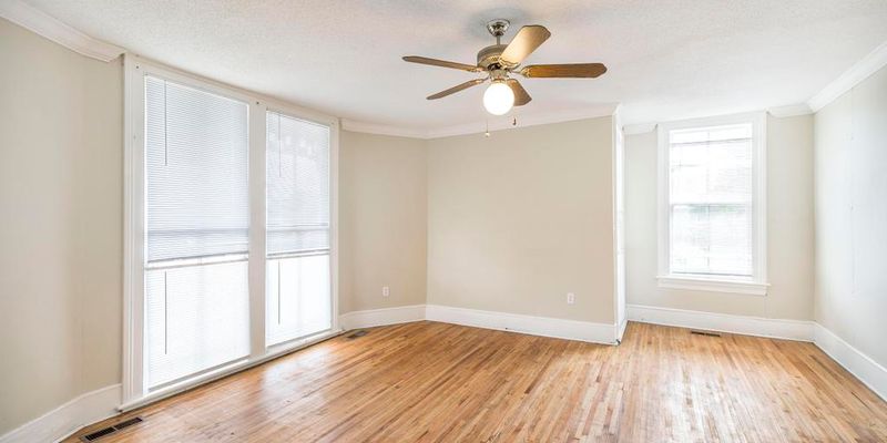 Macon House: 218 Orange St